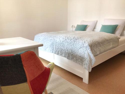 Postel nebo postele na pokoji v ubytování Schöne Ferienapartments im Bayerischer Wald Chrysantihof Zwiesel