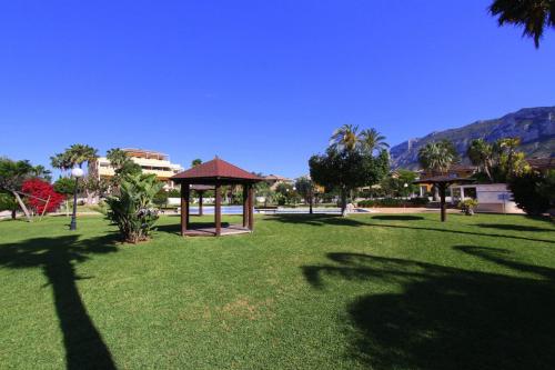 Lujoso Triplex Residencial Azahares by costablancarent