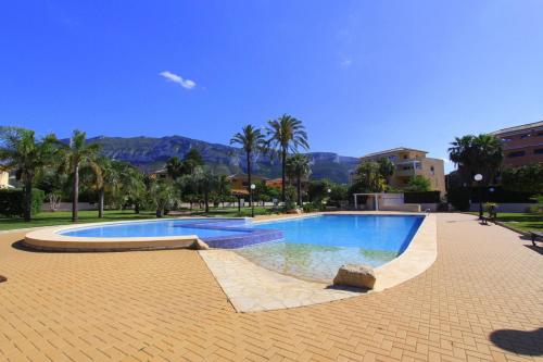 Lujoso Triplex Residencial Azahares by costablancarent