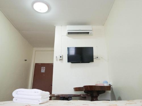 a room with a flat screen tv on the wall at Khong Chiam Hotel in Khong Chiam