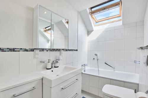 a white bathroom with a sink and a mirror at *80 m2 Stylish Apt* Netflix * Kitchen* Nespresso* in Wuppertal