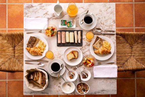Makanan di atau berdekatan the country house