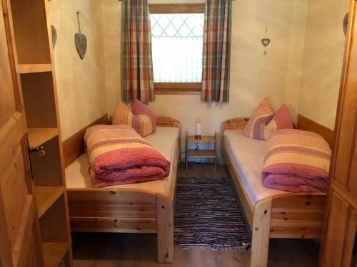 a room with two beds and a window at Haus an der Bergwiese in Waldkirchen