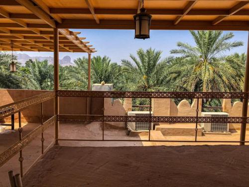 A balcony or terrace at Al Hamra Old House
