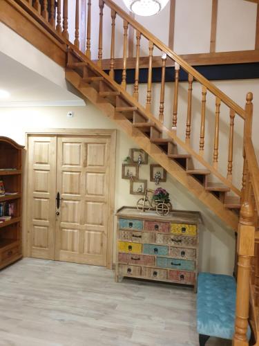 a room with a staircase with a wooden door and a wooden dresser at Caserio Kamirune in Laukiz