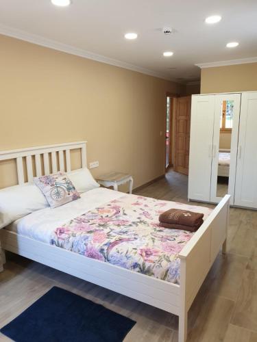 a bedroom with a large bed with a white bedspread at Caserio Kamirune in Laukiz