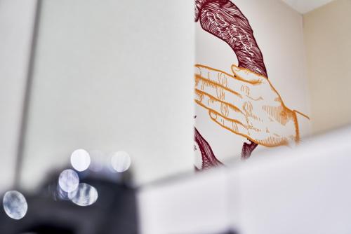 a wall with a picture of a bird on it at McDreams Hotel München - Messe in Feldkirchen
