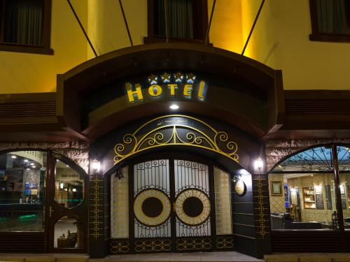 Sijil, anugerah, tanda atau dokumen lain yang dipamerkan di Balikcilar Hotel