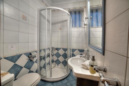 Kúpeľňa v ubytovaní Lagonisi Villa VIP