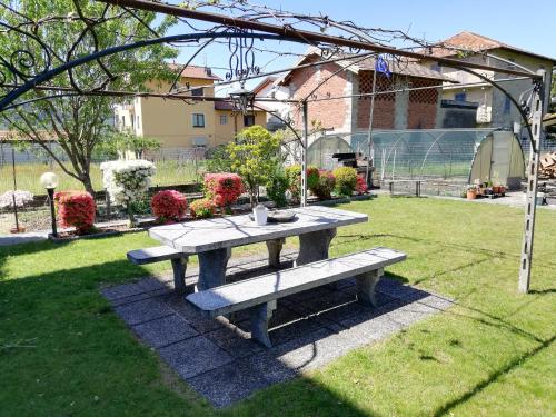 Gallery image of La rosa rossa in Cambiasca