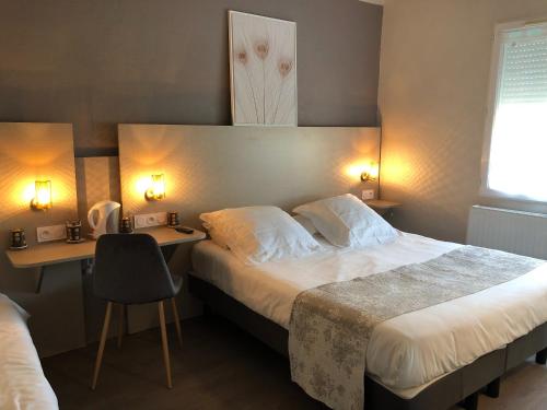 Llit o llits en una habitació de Hôtel Du Viaduc