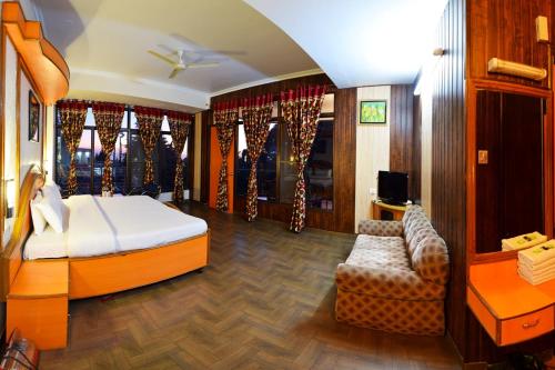 Gallery image of Exquisite Luxurious Presidential Stay- Pure Veg in Dalhousie