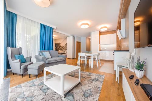 Svetainės erdvė apgyvendinimo įstaigoje Apartamenty Sun & Snow Jelitkowska