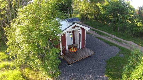 Zahrada ubytování Liten enklare klimatsmart stuga i Roslagen