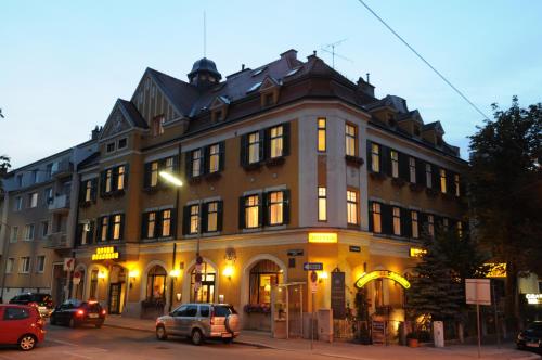 Gallery image of Hotel Bergwirt Schönbrunn in Vienna