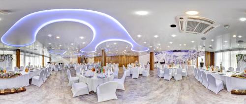Hotel Portoにあるレストランまたは飲食店