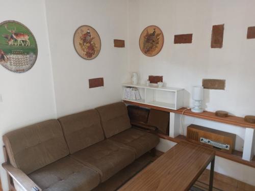 a living room with a couch and a microwave at Chaloupka u Vejvodů in Skřípov