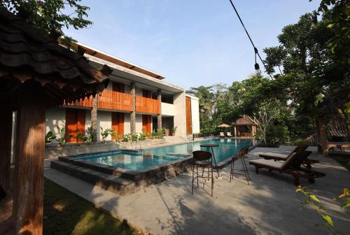 สระว่ายน้ำที่อยู่ใกล้ ๆ หรือใน Amata Borobudur Resort