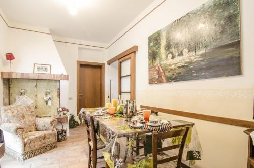 a living room with a table and a couch at Al Giardino del Vicolo in Ravenna