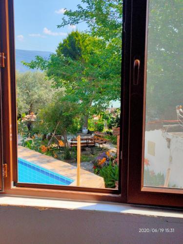 Piscina a Selenes Pansiyon o a prop