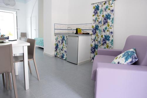 a living room with a couch and a table at CASA VACANZE AULIV MATINO in Mattinata
