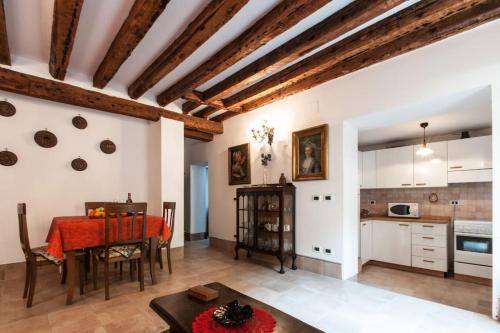 Virtuvė arba virtuvėlė apgyvendinimo įstaigoje Casa a San Marco