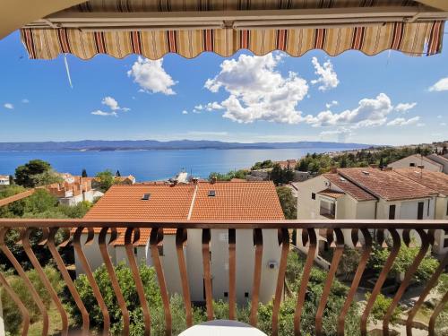 Holiday apartment with a balcony and sea view, just 300 metres from the beach