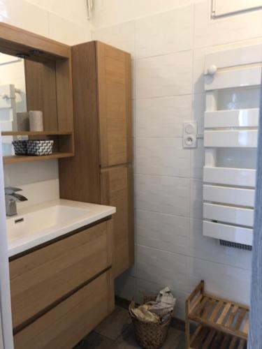 Dapur atau dapur kecil di F2 + GARAGE RESIDENCE FRONT DE MER