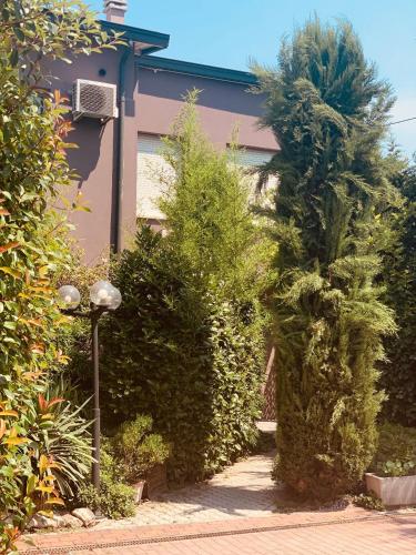 a garden with bushes and trees and a building at Albergo Fonda in Villarotta