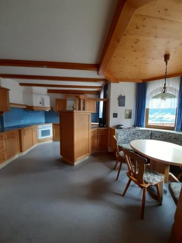 Η κουζίνα ή μικρή κουζίνα στο Ferienhaus Kuenzerhof