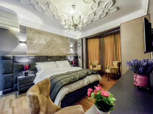 Ένα ή περισσότερα κρεβάτια σε δωμάτιο στο Hotel Vila Tirana