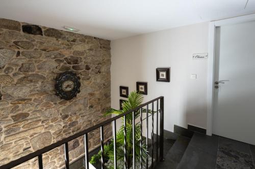 a stone wall in a hallway with a staircase at Casa a Pichona in Dumbría