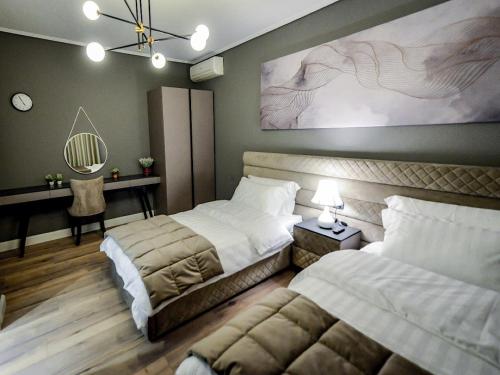 Ένα ή περισσότερα κρεβάτια σε δωμάτιο στο Hotel Vila Tirana