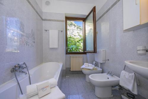 A bathroom at Villa Maria Paola