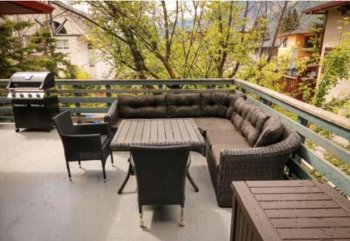 Gallery image of North House - Rocky Mountain Retreat- Enormous House Sleeps 23 in Banff