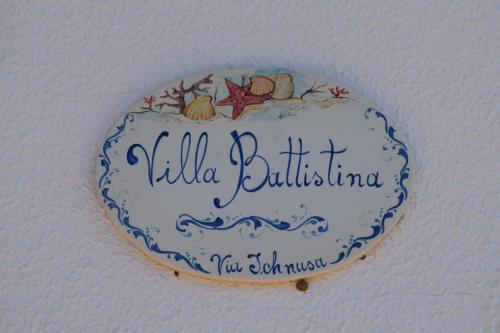 a blue and white plate with the wordsili balili for christmas at Battistina Holiday Home in Costa Rei