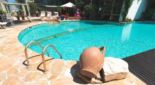 Bazén v ubytování Hotel Spiaggia nebo v jeho okolí