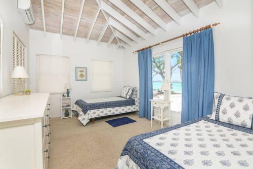 Foto de la galería de Beachfront White Palm Villa- Tar Bay, Great Exuma en Rokers Point Settlement