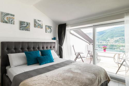 Postel nebo postele na pokoji v ubytování La Terrazza sul Lago di Como con garage
