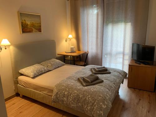 a bedroom with a bed with two towels on it at Ohana Budget w Juracie in Jurata