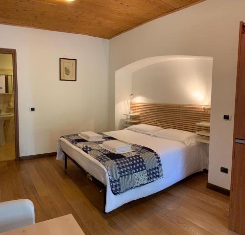Un pat sau paturi într-o cameră la Pradileva