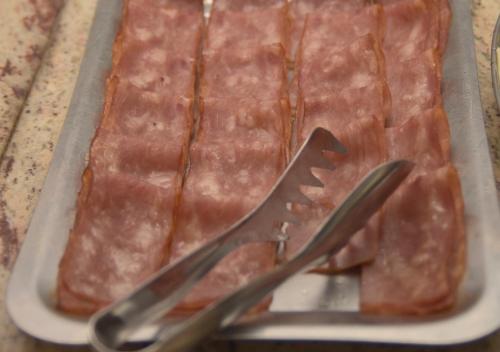 two tongs and a piece of meat on a plate at Philoxenia Hotel in Lefkandi Chalkidas