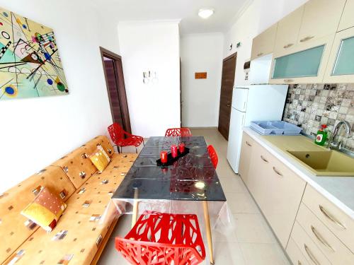 Gallery image of COZY & COOL Apartment N2 30m from sea in Nea Kallikrateia