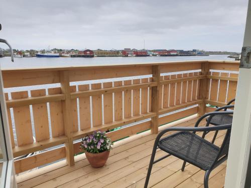 Balkoni atau teres di Bensvik Brygge