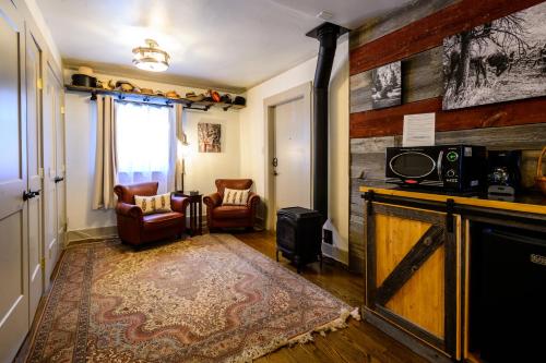 Alpen Way Chalet Mountain Lodgeにあるキッチンまたは簡易キッチン