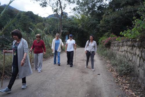 a group of women walking down a dirt road at Skale Peregrino in Choachí