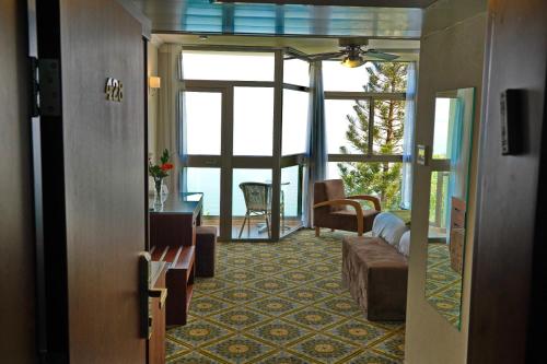 Χώρος καθιστικού στο Ron Beach Hotel