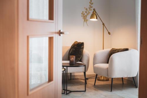 a living room with a chair and a table at Hotel rural La Tejera in Quintanilla de Arriba