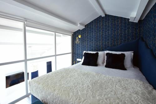 Queen Apartment, in the heart of Corfu Historical Old Town Center!