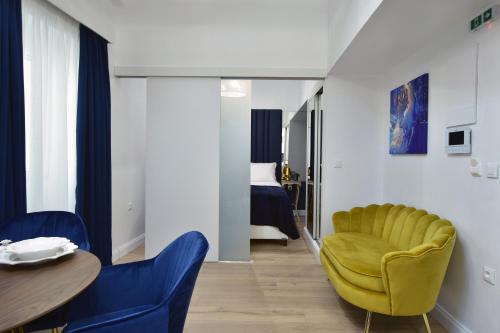 Queen Apartment, in the heart of Corfu Historical Old Town Center!